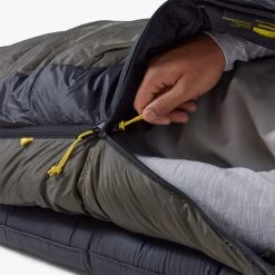 Sea To Summit Spark Pro Down Sleeping Bag -9°C -Camp Life Shop SparkProDownSleepingBag 1C 30FRegular ASL041071 050103 MODEL 6 98c1423d bf08 4f1d a904 70d72fc2a696