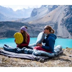 Thermarest Air Head -Camp Life Shop Thermarest Air Head modelled